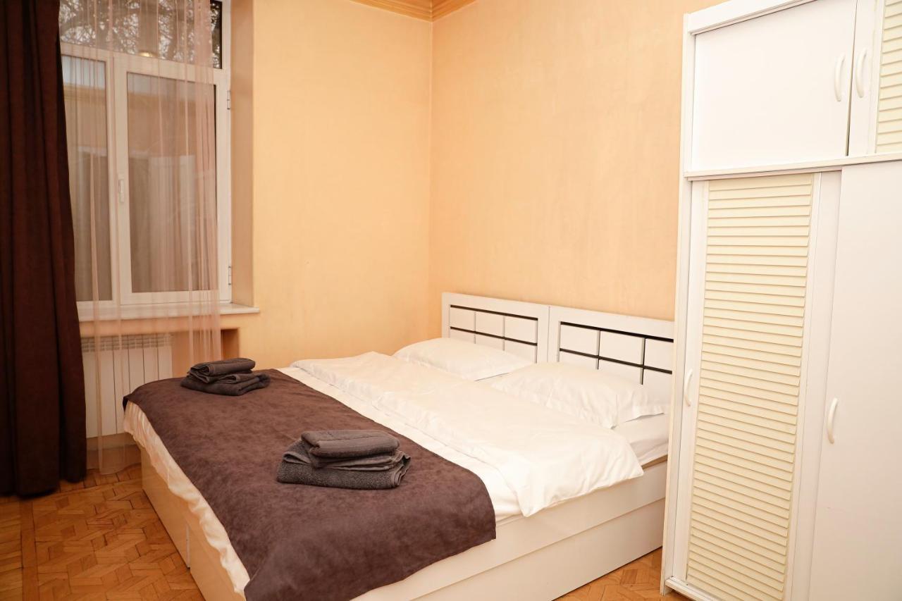 Big 3 Room Apartment On Republic Square เยเรวาน ภายนอก รูปภาพ